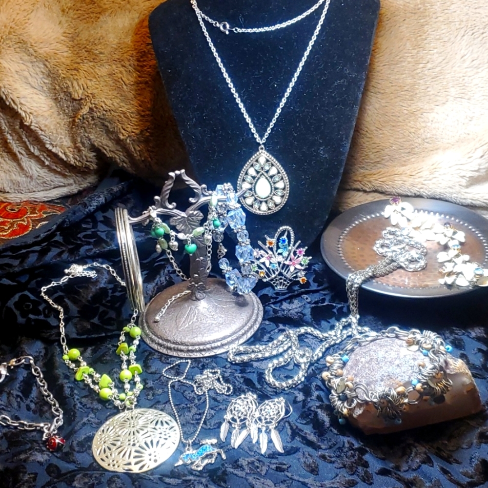 Silver toned jewelry lot